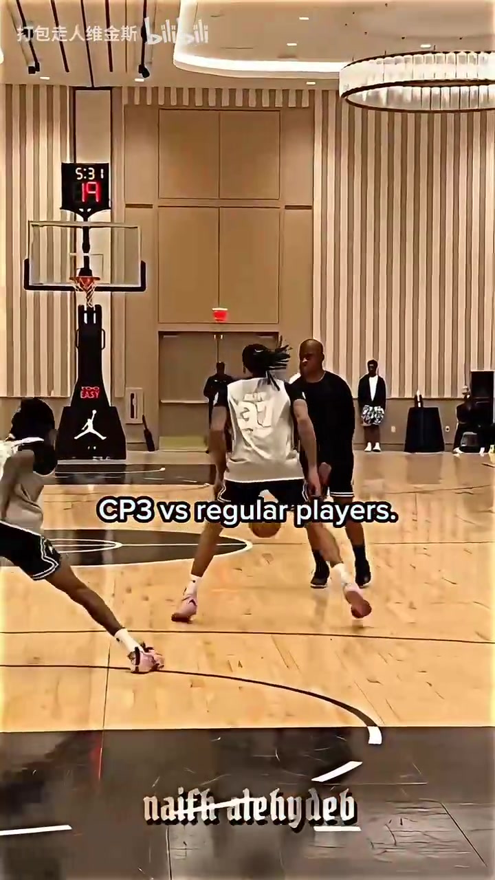 虽然上年纪了但是虐你们还是轻松保罗精英训练营统治比赛