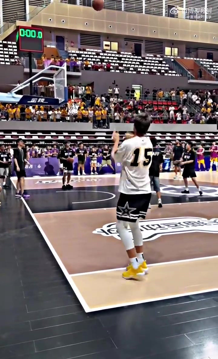 这就是NBA球员里夫斯中国行投篮训练几乎不投丢的