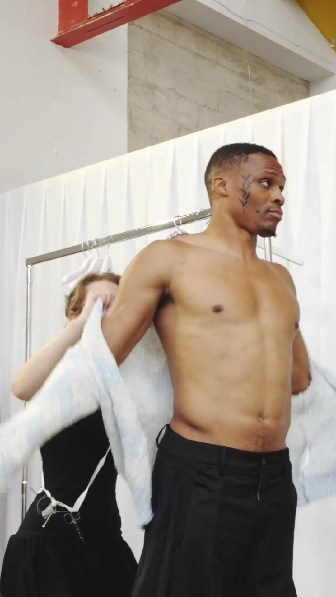 威少登场这不只是风格展示更是文化的共振