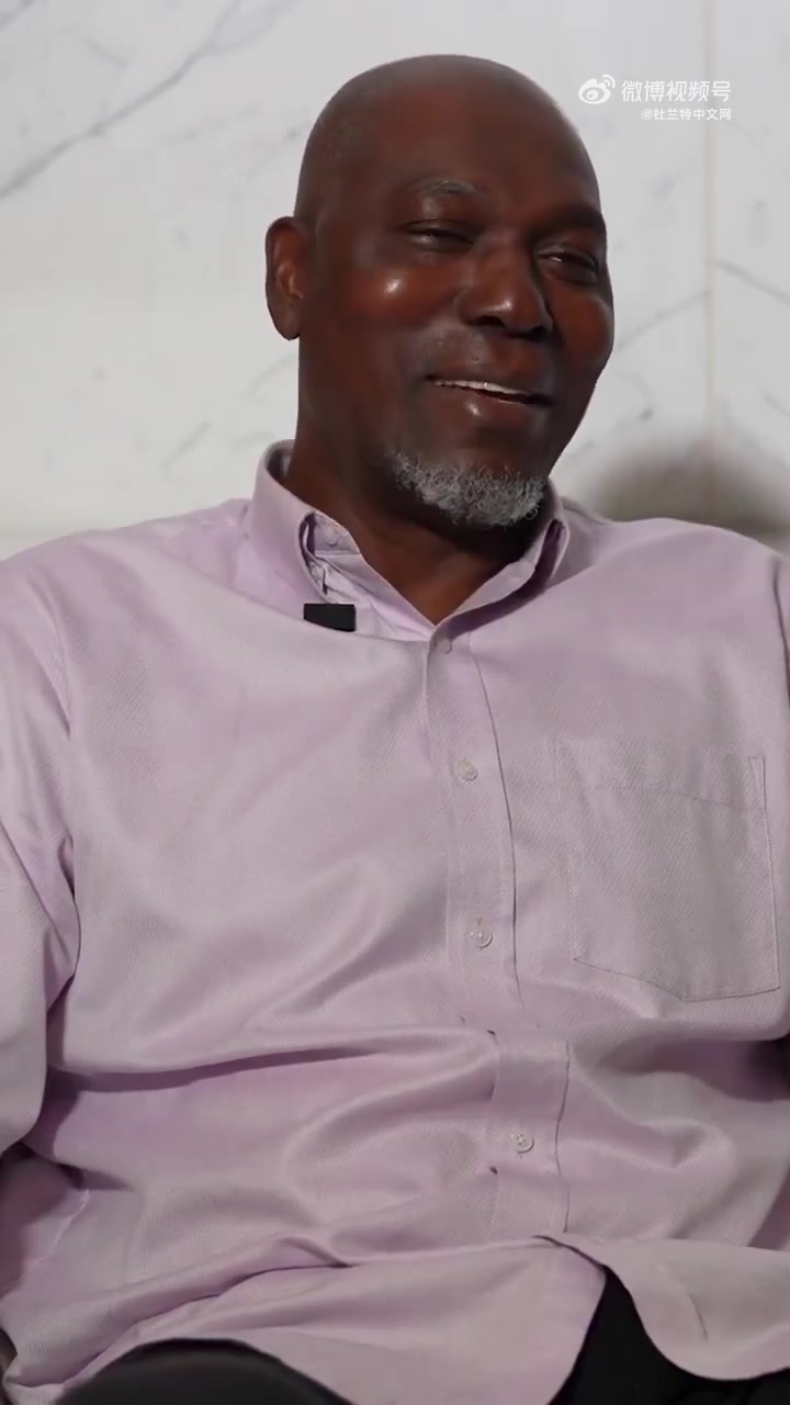 火箭名宿奥拉朱旺我们有了杜兰特新赛季一定非常精彩