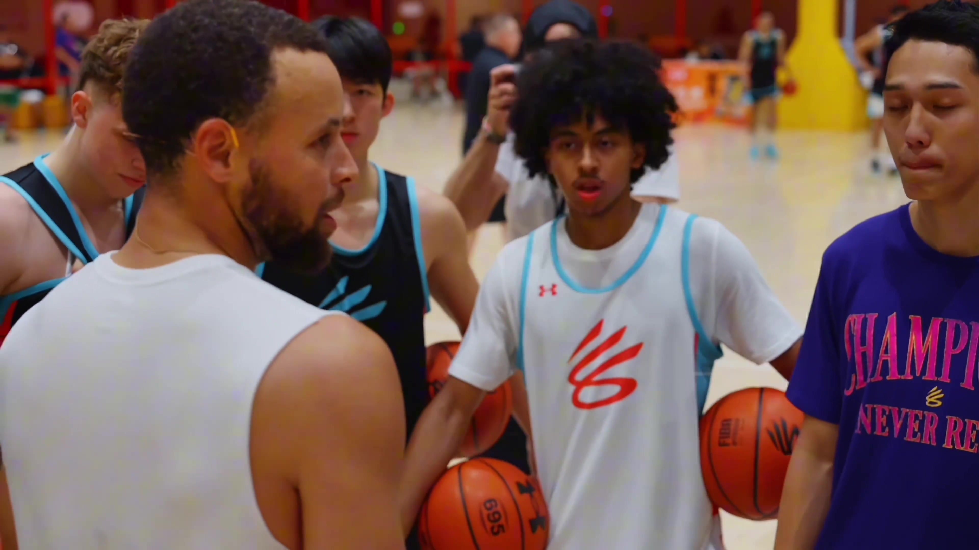 中国男篮未来之星混血球员朱正晒视频成为库里门徒