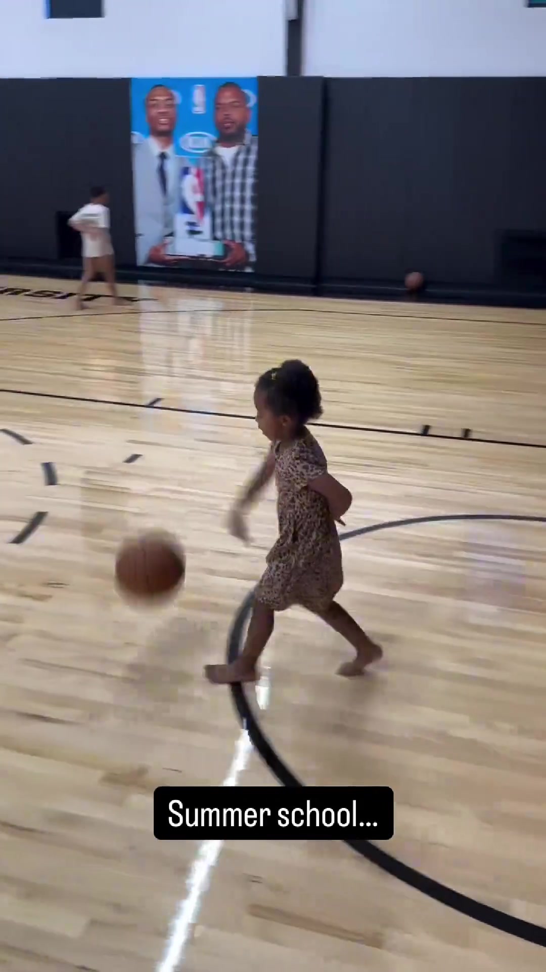 慈父严师利拉德指导女儿Kali运球️️...