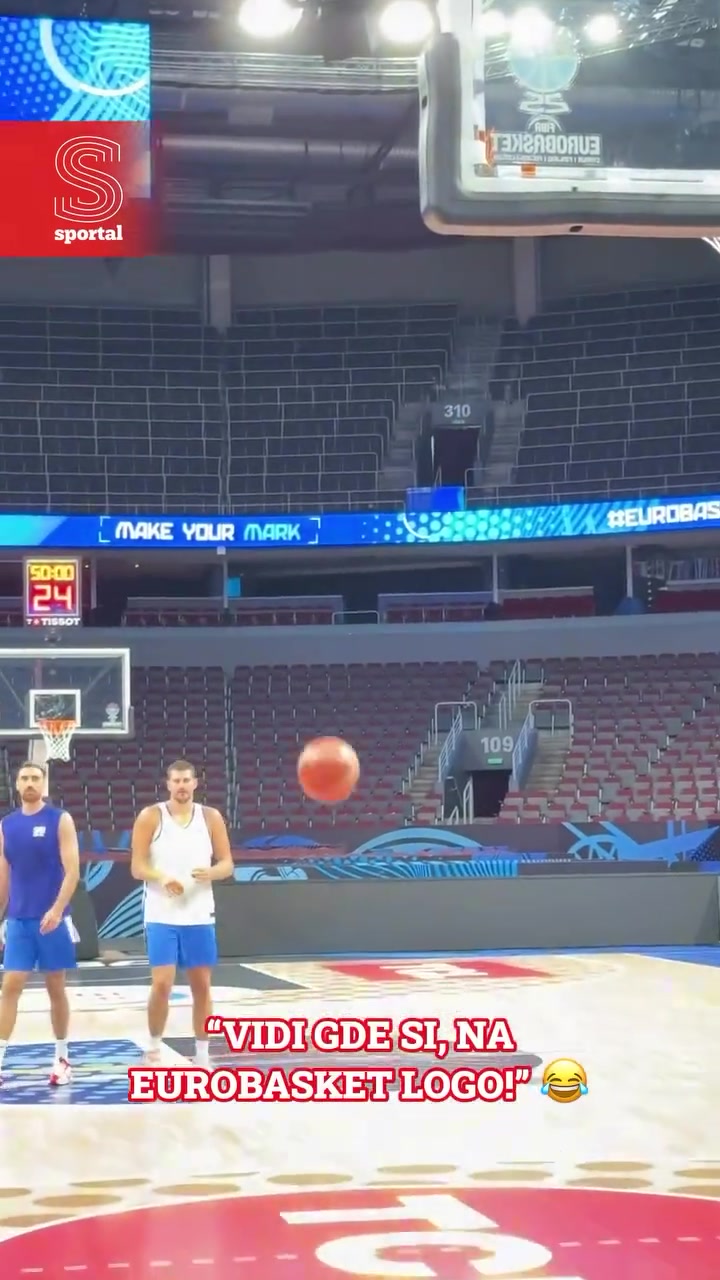 约老师手生了啊约基奇尝试3次中圈投篮全丢 甚至还有三不沾