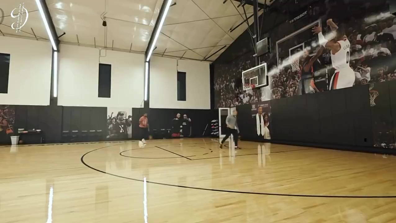 利拉德已经开始有球训练美国的医疗水平不得不服啊