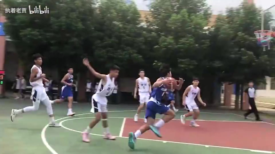 打个班赛一直搁那扣篮哥们你为了优先择偶权也是拼了啊