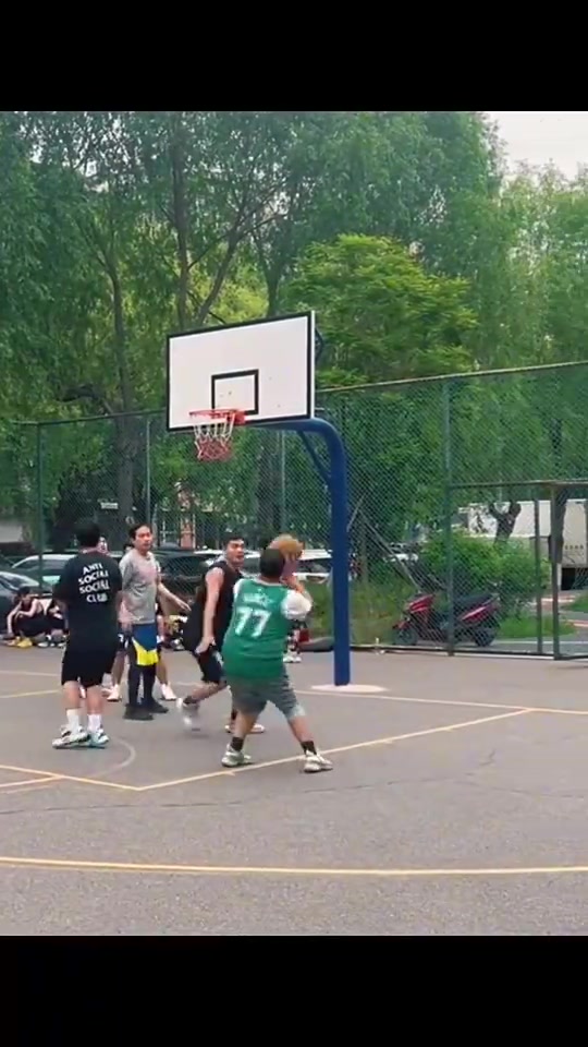 事实证明打球是减不了肥的东契奇的胖粉丝打球有多地板流