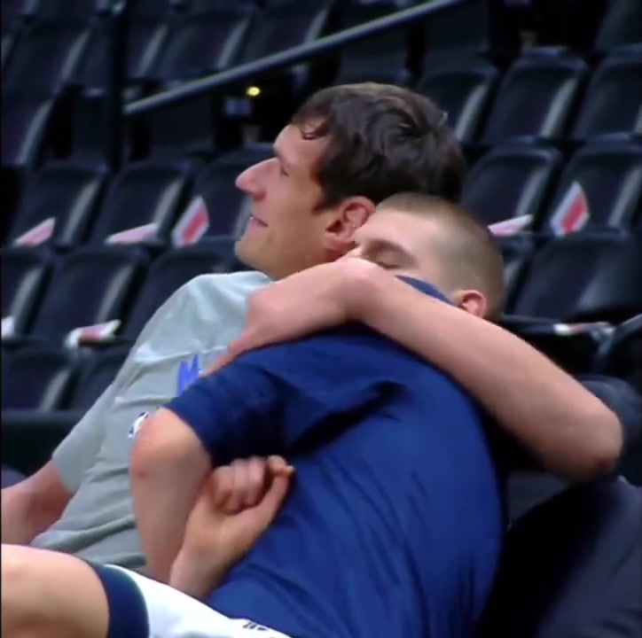 名场面约基奇遇到大博班秒变小鸟依人娇妻约老师