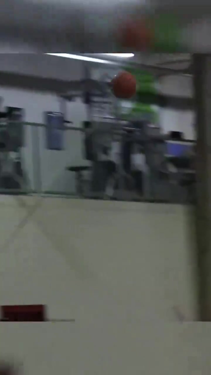 那时候投篮姿势还更好看点?塔图姆中学时期是这样打球的