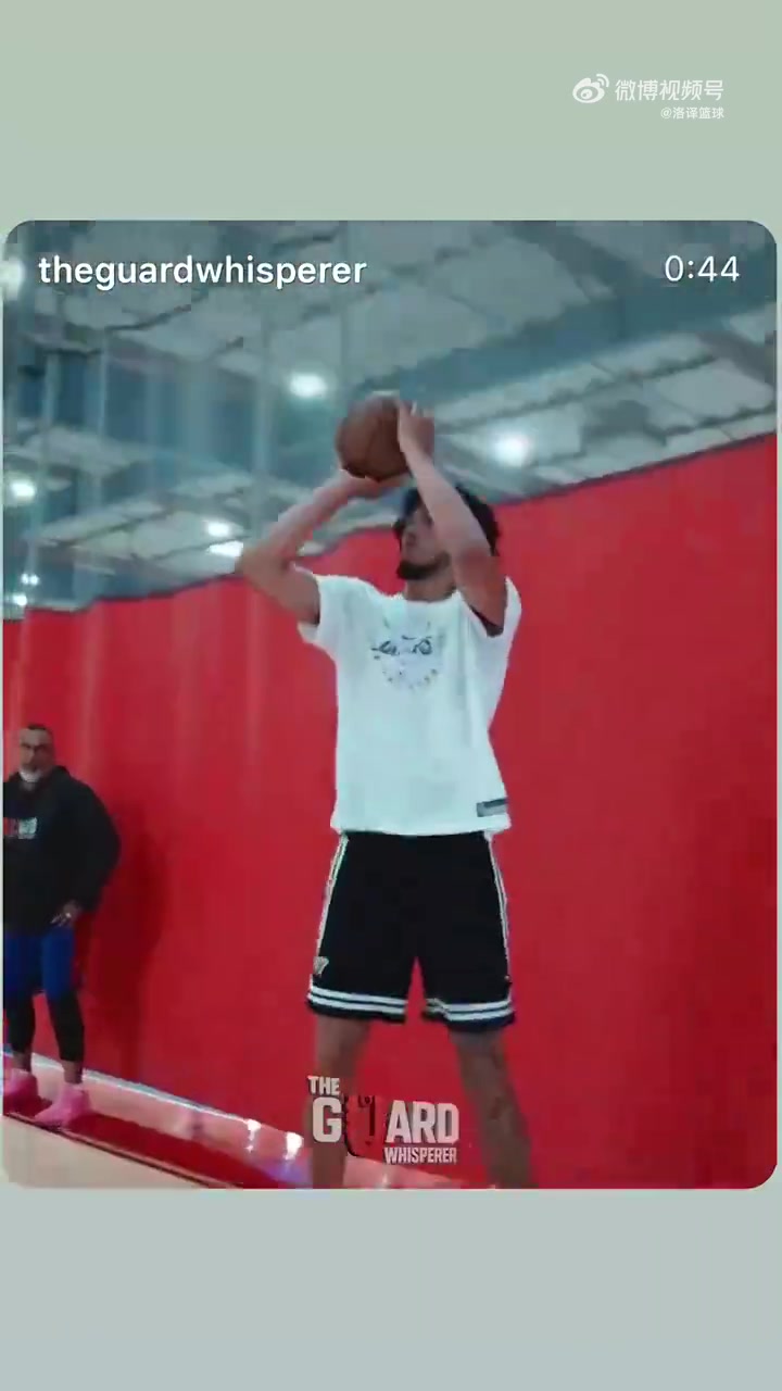 真能练出来吗湖人中锋海斯休赛期苦练外线投篮试图开发三分