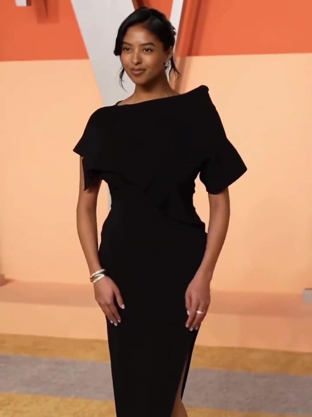 变美了科比大女儿娜娜不笑时像瓦妮莎笑起来像科比