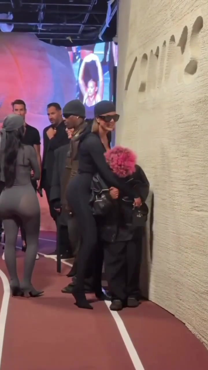 卡戴珊家的人身材太出格了远远就能认出来