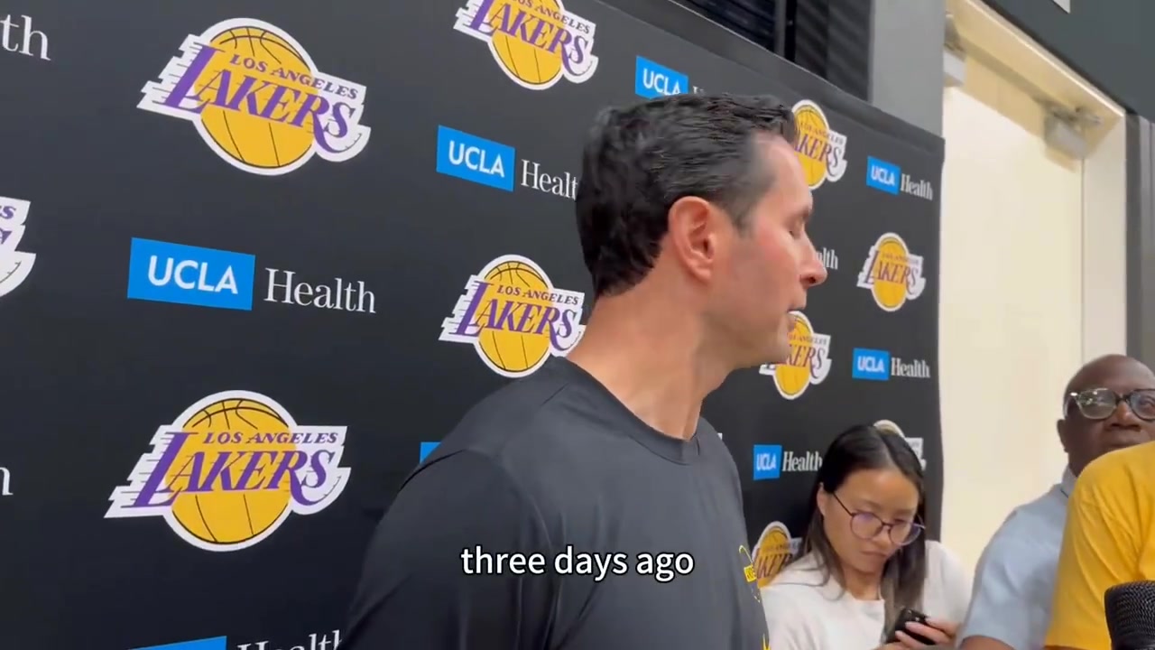 主教练正在热身雷迪克我也参加了折返跑训练完成6次冲刺