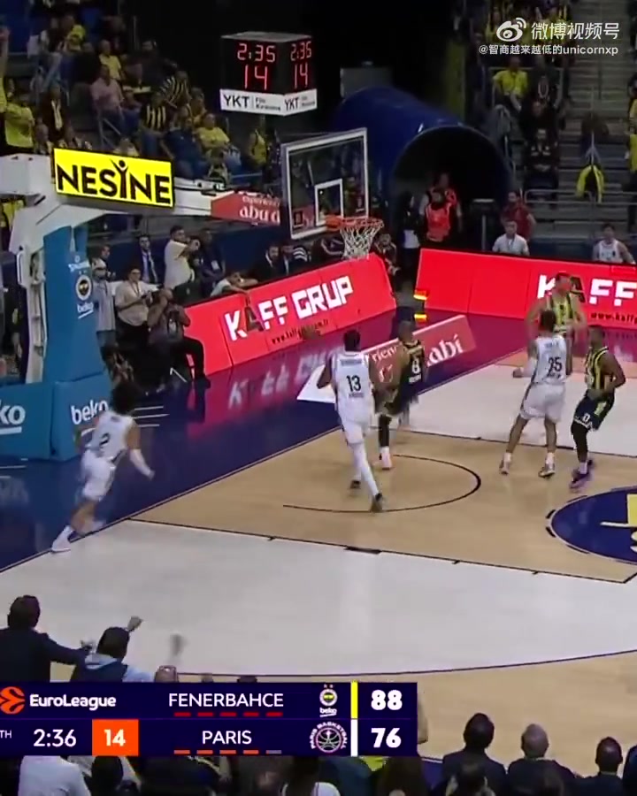 当年湖人反篮小王子才24岁的霍顿-塔克在欧洲简直降维打击啊