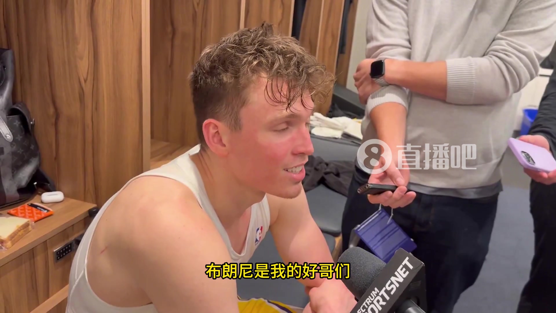 单臂炸裂补扣克内克特盛赞布朗尼已经不是头一回这么扣了太漂亮了