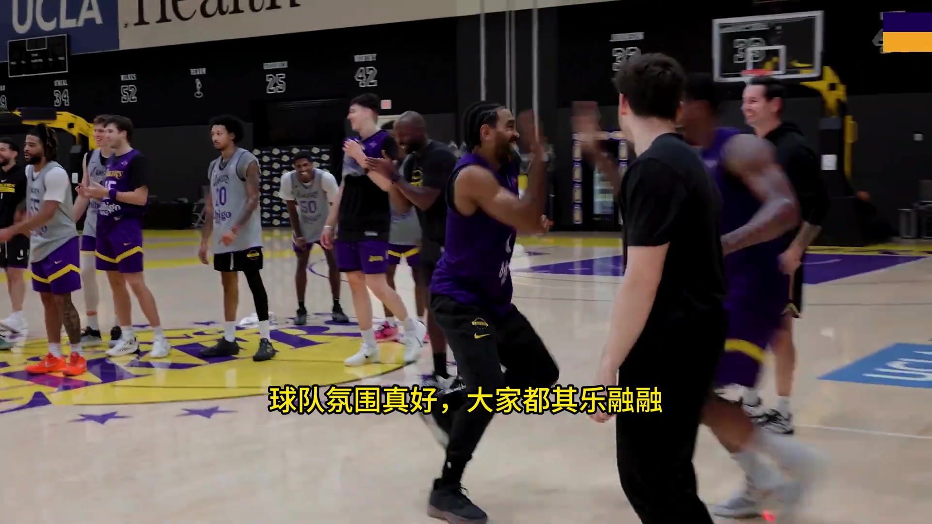 湖人队内小打大训练队内氛围其乐融融