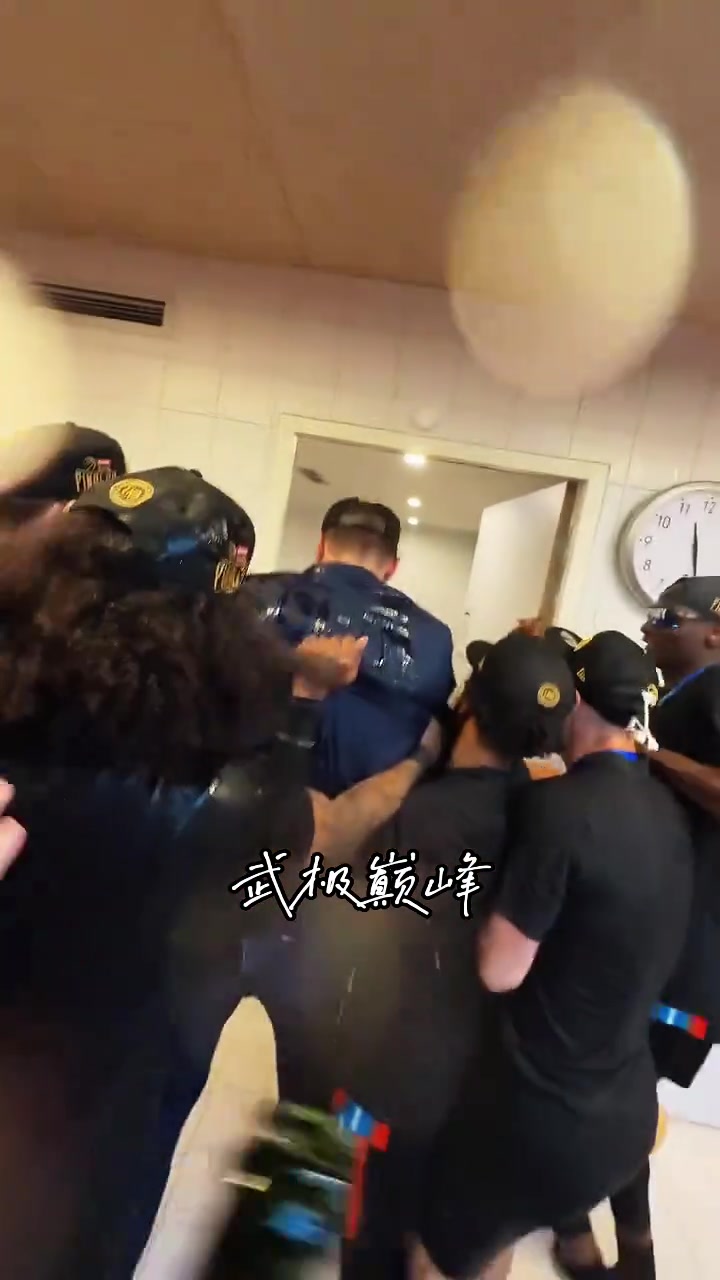 开拓者任命助教斯普利特为临时主教练