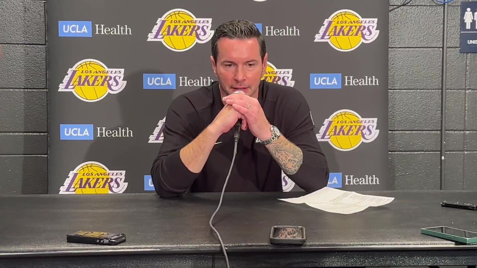 雷迪克赛后采访谈里夫斯绝杀他会出现在最重要的时刻