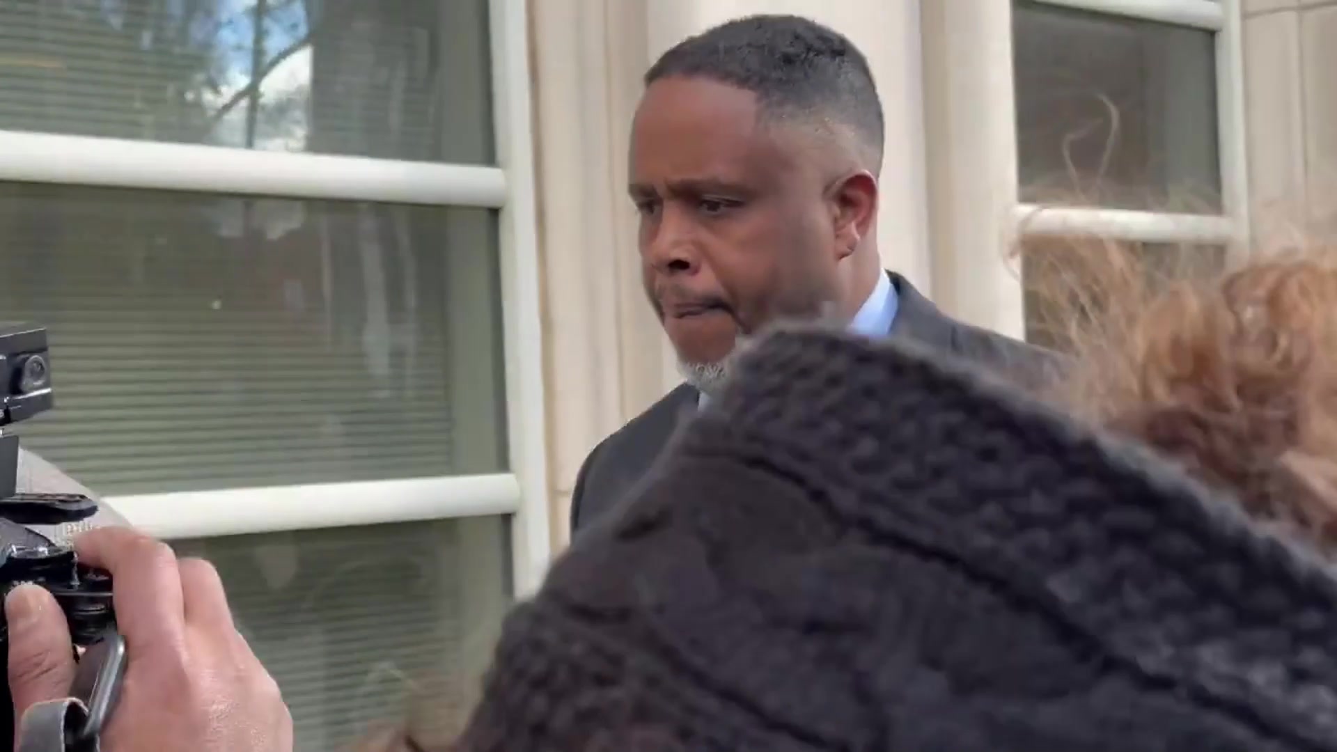 涉赌达蒙琼斯出庭被记者追问詹姆斯担心不他是你最好朋友