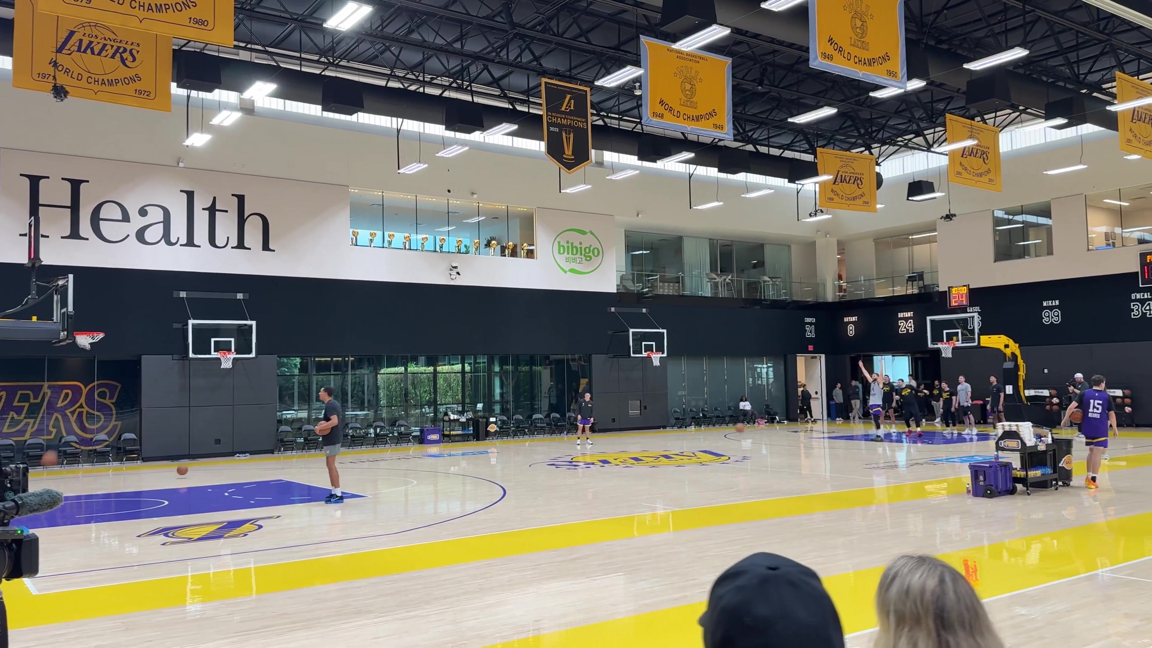 恐怖麒麟臂东契奇这记贯穿全场的超远单臂三分真是逆天了