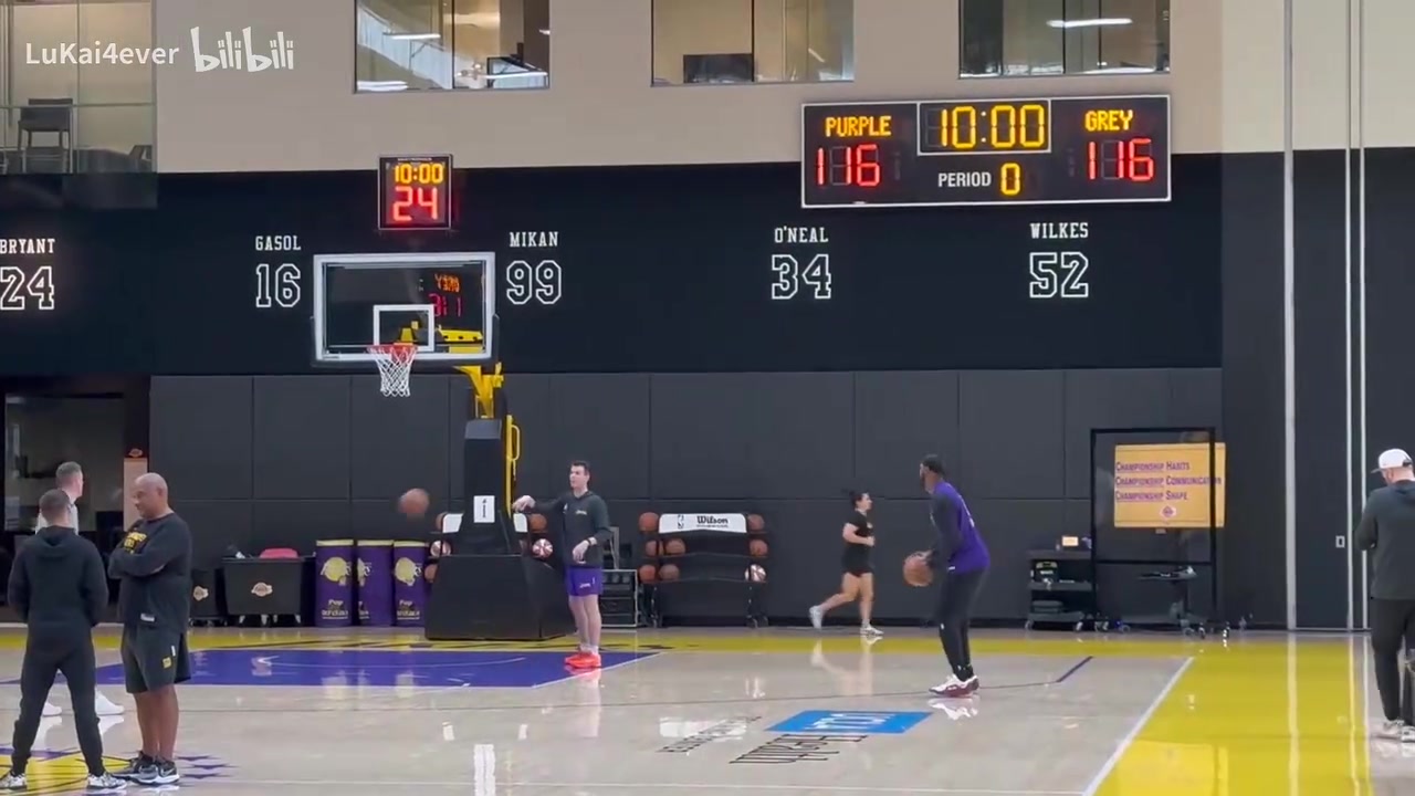 命中率还行詹姆斯从湖人发展联盟回归主队训练猛练定点三分