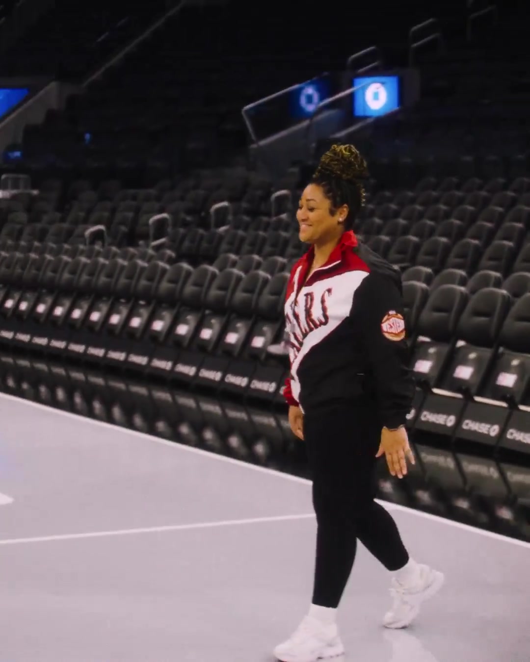 居然还有中文版杨瀚森和乐福等人为队内工作人员唱生日快乐歌