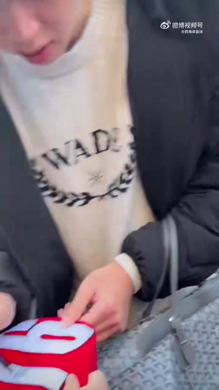 多伦多球迷等瀚森签名等了1个小时瀚森都是哥都是哥