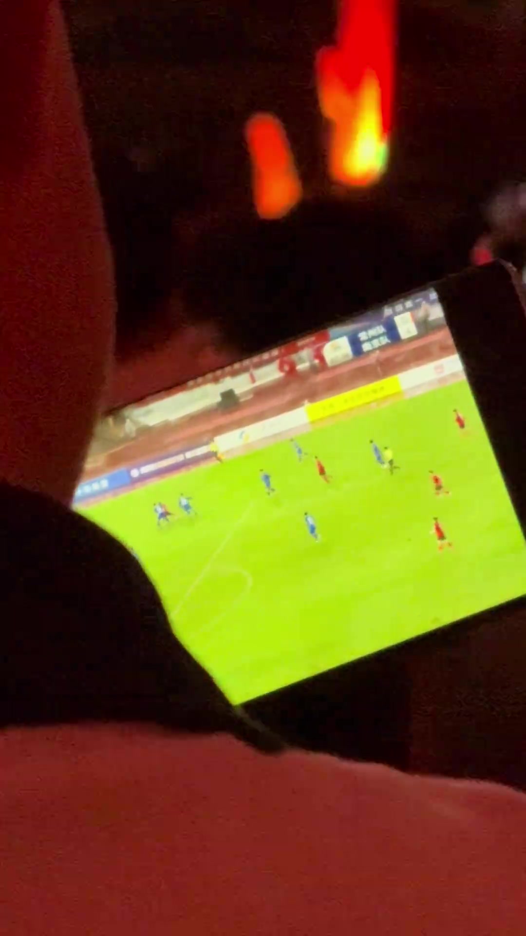 苏超门票经济实惠这位大哥的观赛位置可不便宜啊