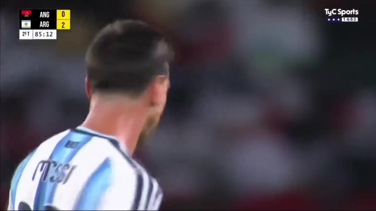 传射建功梅西第86分钟被换下全场球迷高呼呐喊