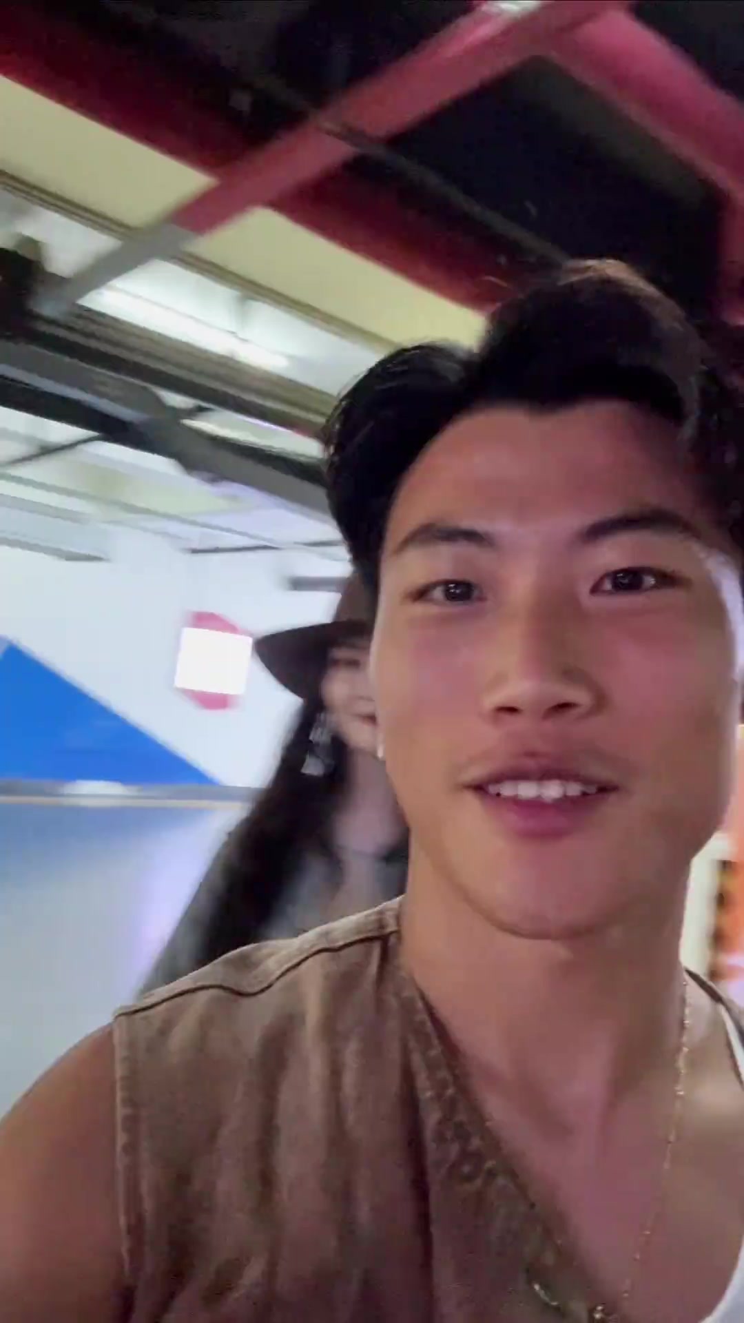 谢文能社媒第一次感受live house山东王和果哥的现场真的炸