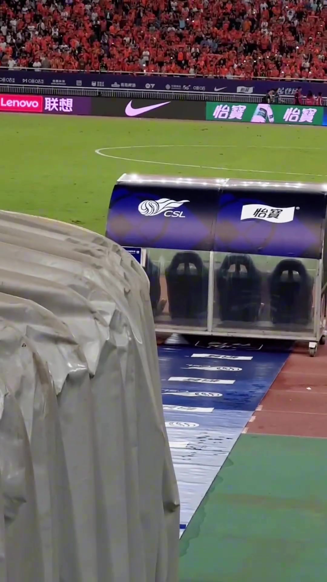 撒盐实拍赛后泰山球迷朝退场的恩加德乌大喊Six