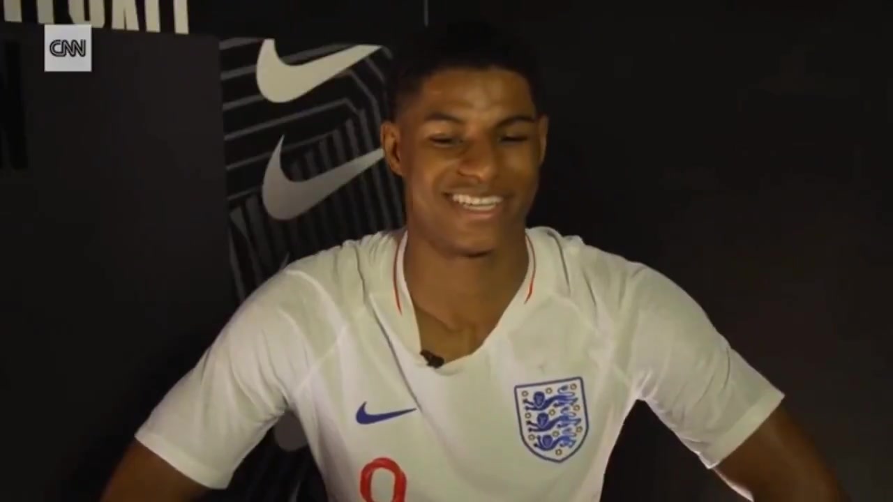 2018年拉什福德我自己也是C罗粉丝,但梅西才是史上最伟大球员