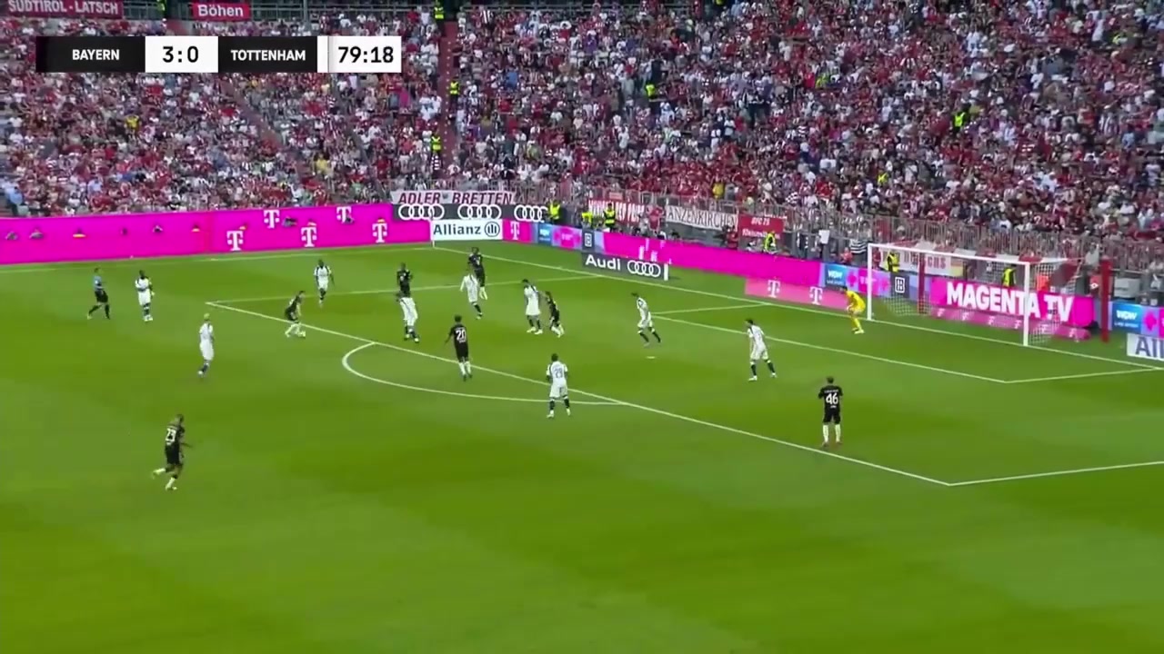 拜仁小将阿萨雷禁区内兜射破门拜仁4-0领先热刺