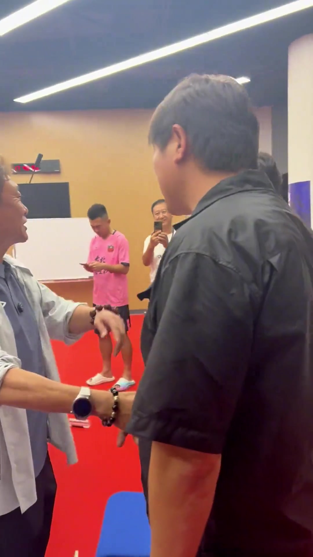 这前锋组合什么水平来看三位中国足坛锋线名宿汇聚一堂