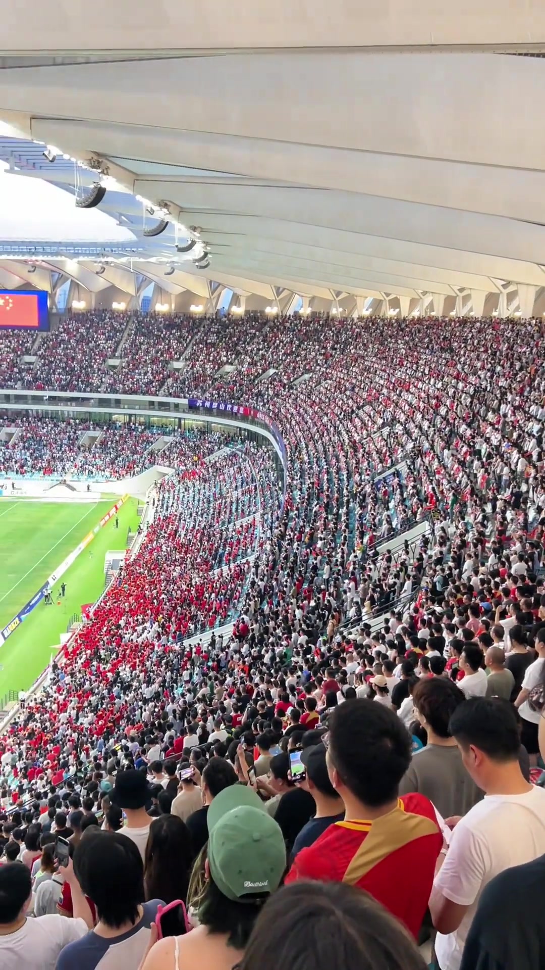 苏超专业足球场球迷直言堪比欧冠决赛