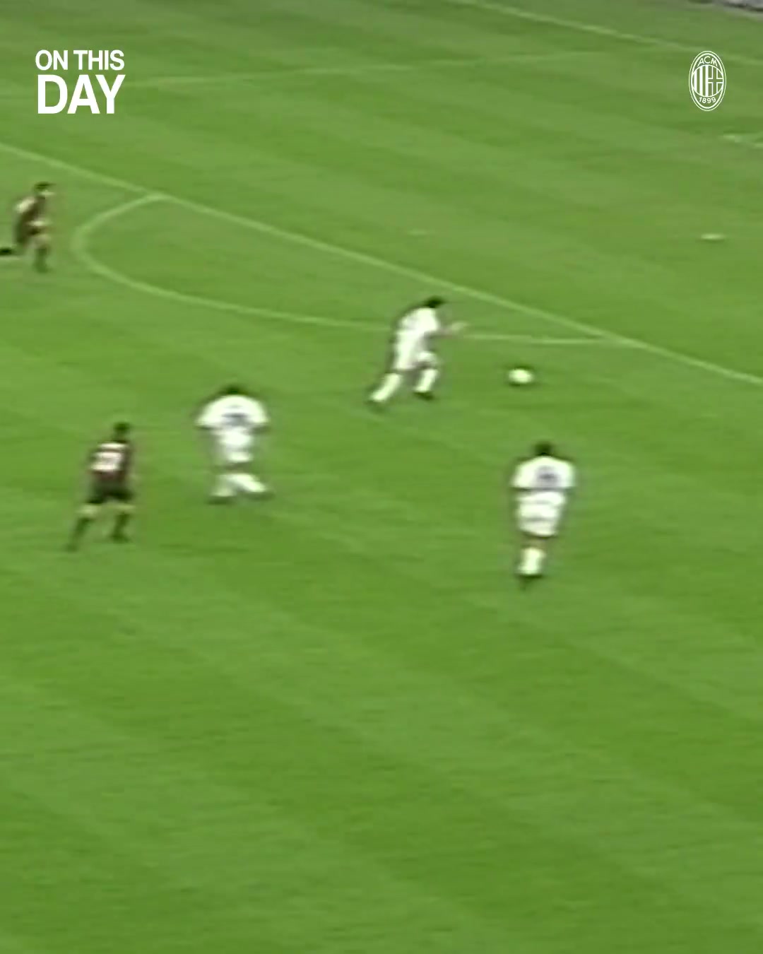 每个故事都有一个开始因扎吉为AC 米兰打进了他的第一个进球