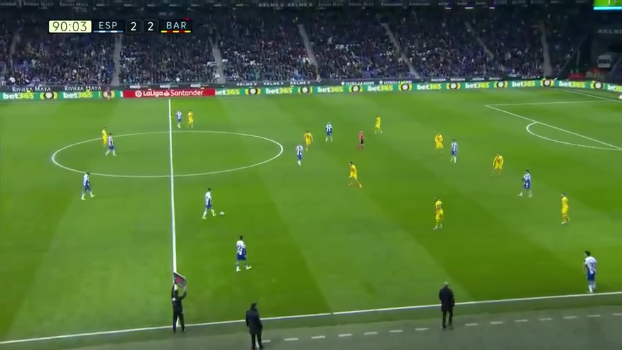 传奇的一场比赛当年武磊这个跑动假如队友传了