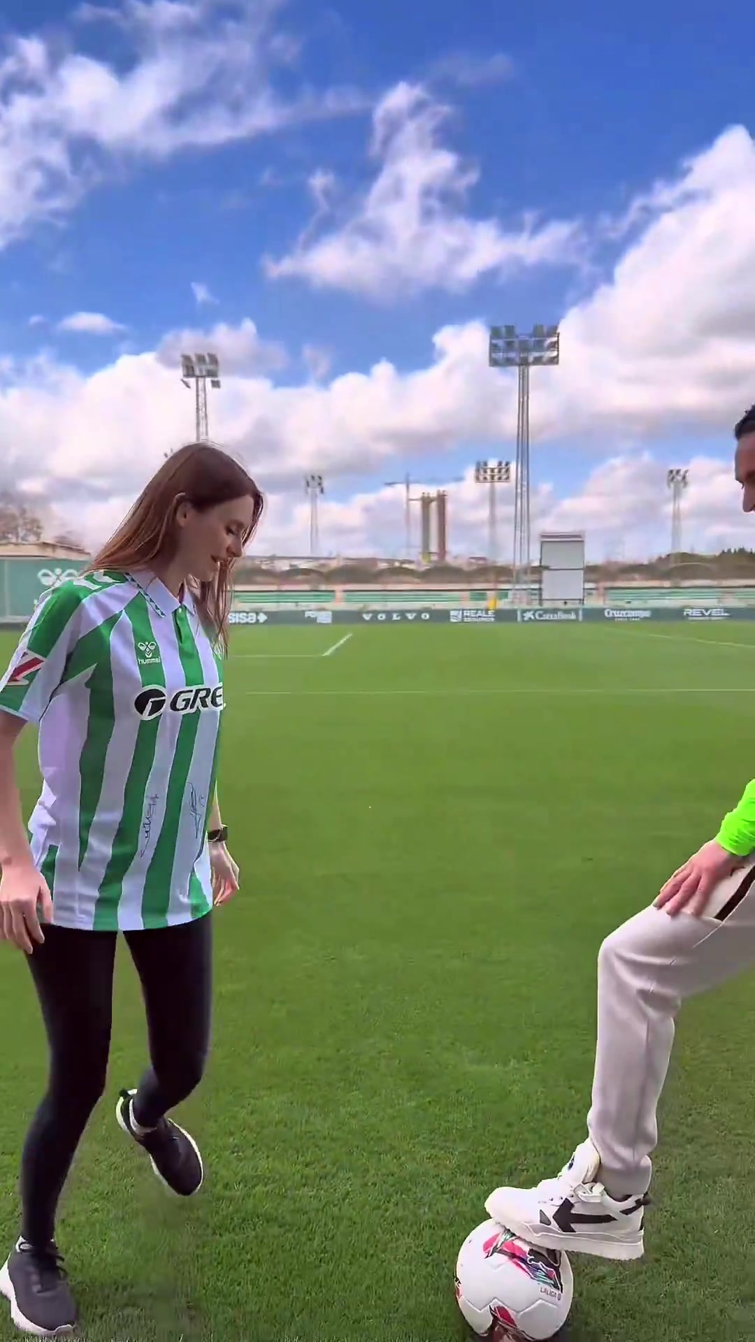 女网红对不起巴萨安东尼会让你见识什么叫真正的足球