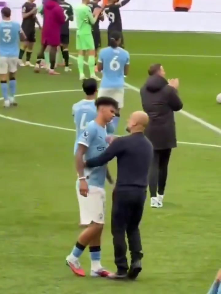 曼城大胜瓜迪奥拉也不忘给弟子上课