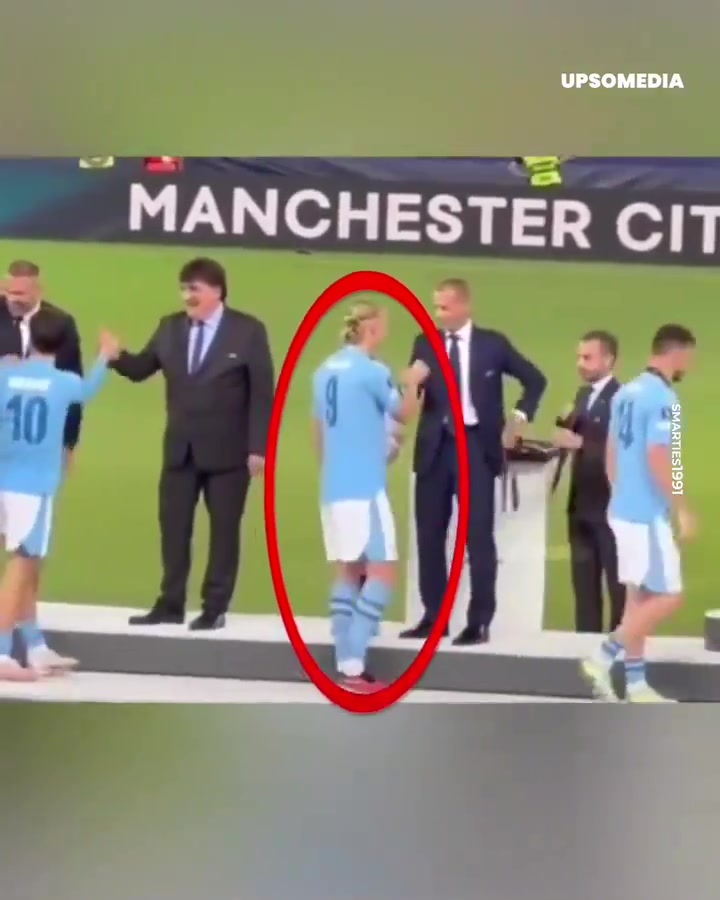 太暖了没有一个人注意到她是盲人女孩 只有格拉利什注意到并给予关心