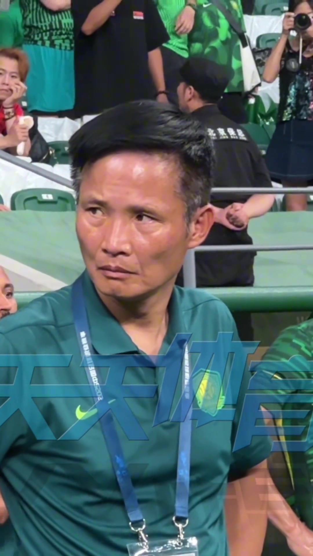 京沪大战败北心有不甘实拍国安外援法比奥小女儿哭泣