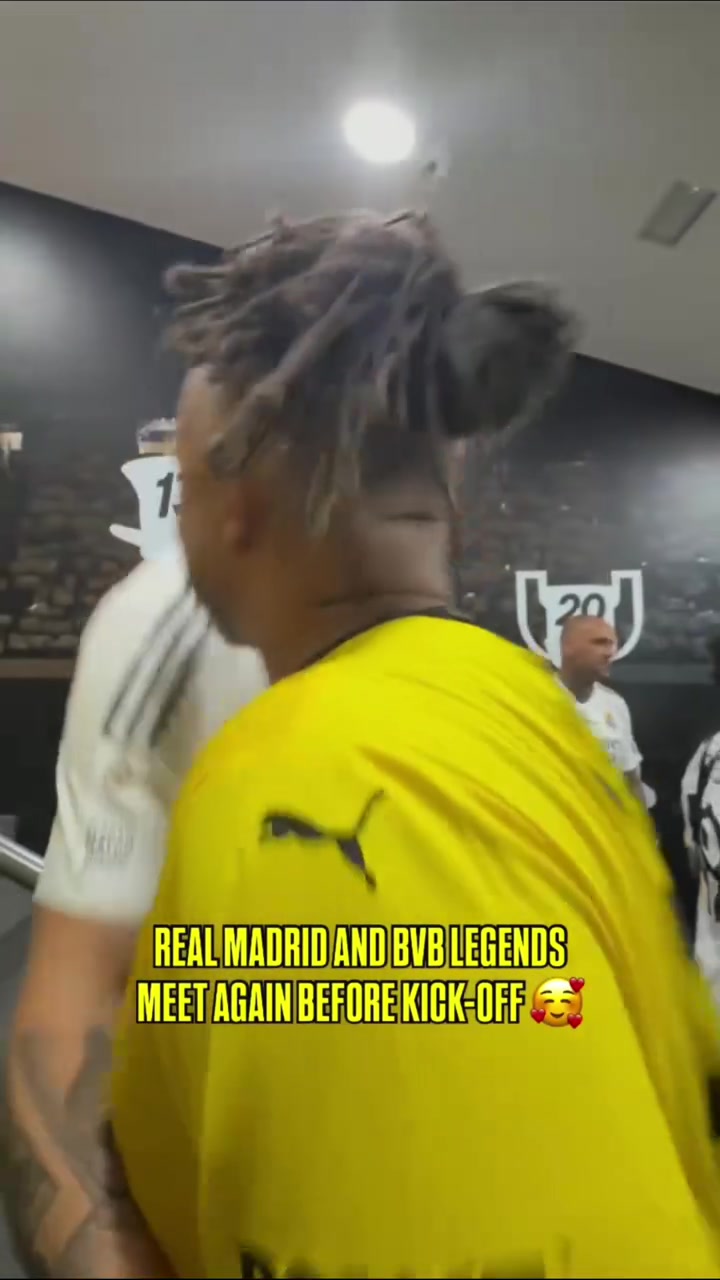 克罗斯状态简直就是现役球员啊多特皇马传奇赛的互相寒暄环节