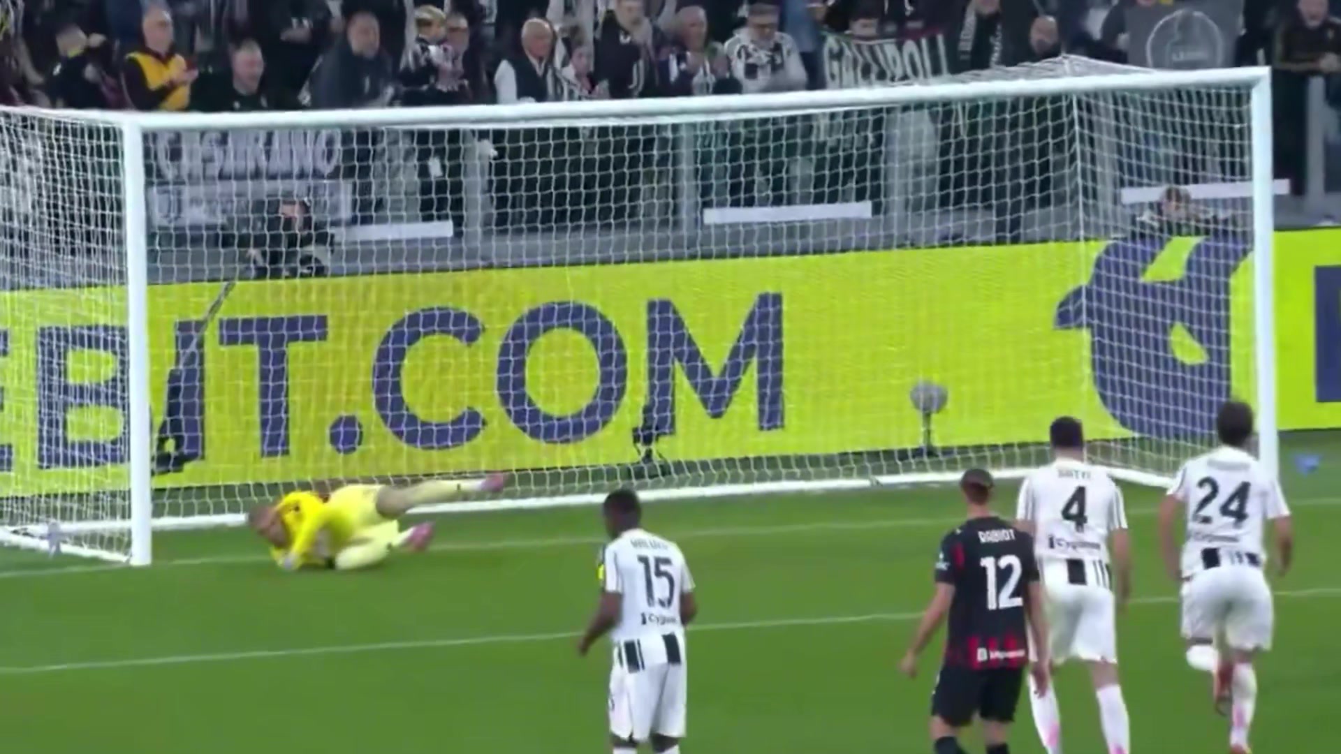 阿莱格里不敢看普利西奇罚点罚丢后对助手说我告诉他用脚背踢