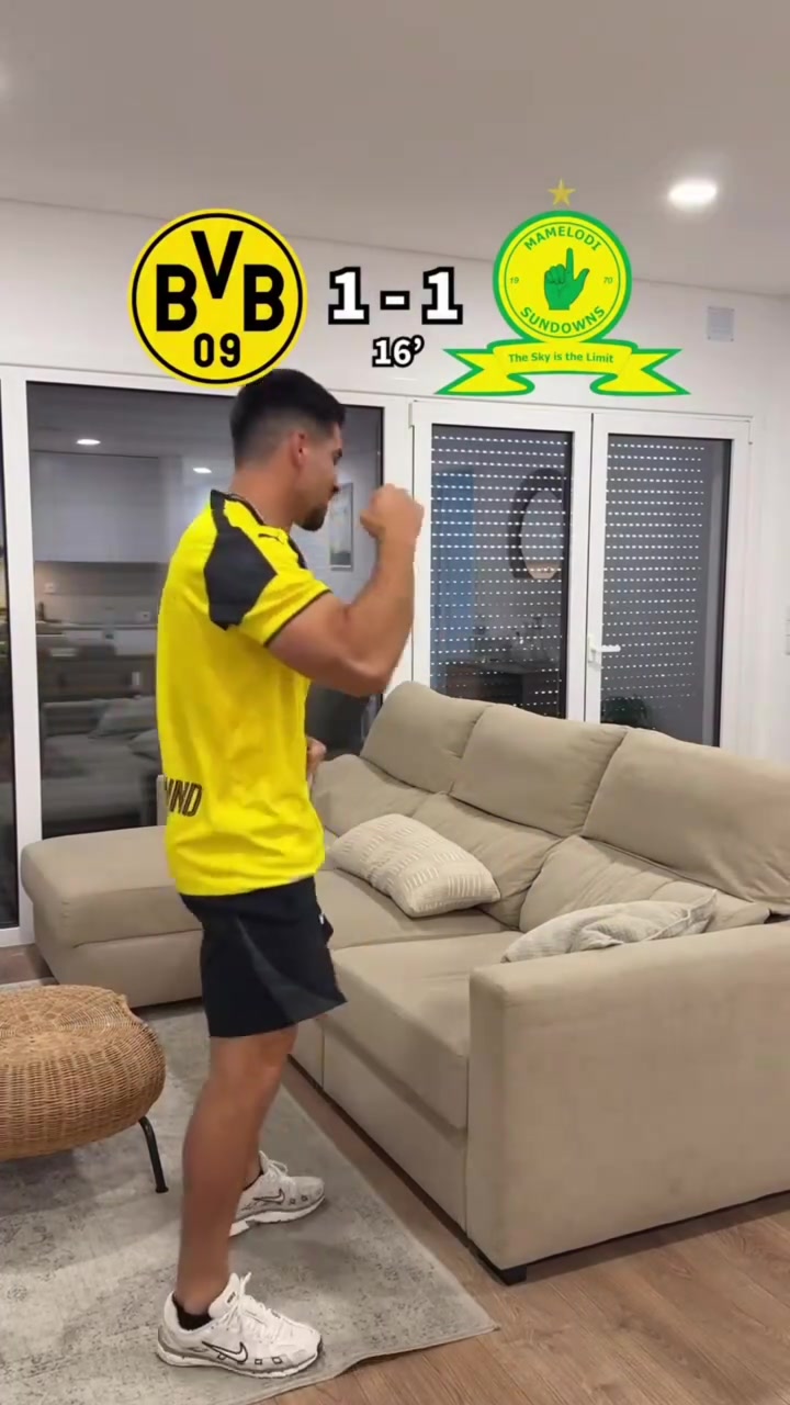 太真实了球迷恶搞多特球迷看球队vs马梅洛迪日落现状