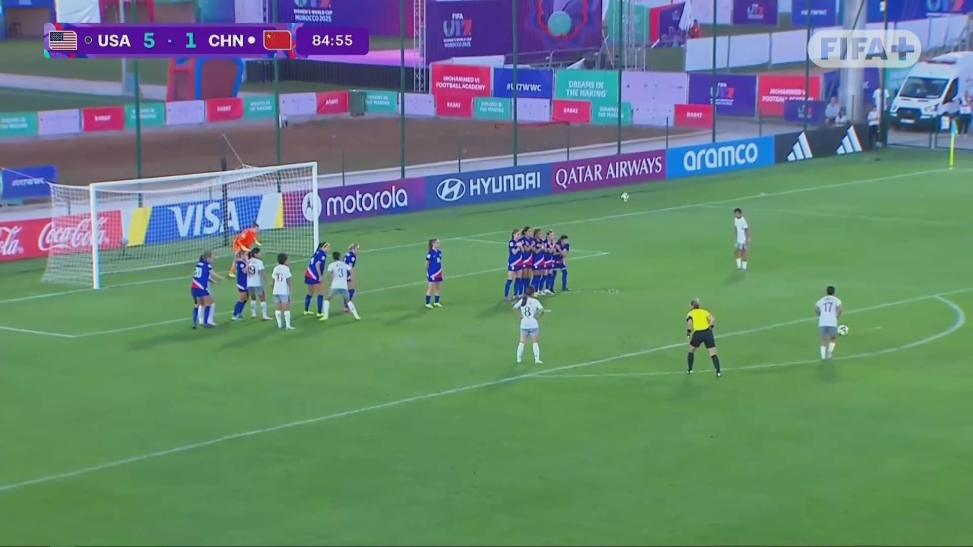 追回一球曾屹婕任意球直接破门中国女足仍然2-5落后美国女足