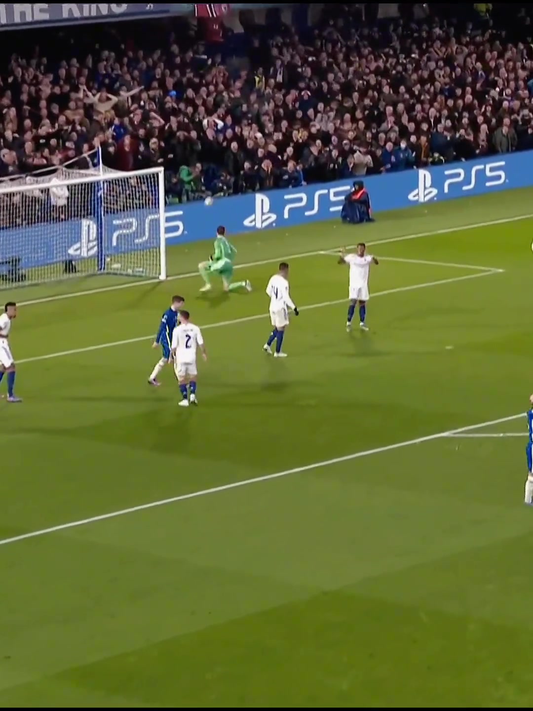 这都能库尔图瓦此前这次神扑让无数切尔西球迷绝望