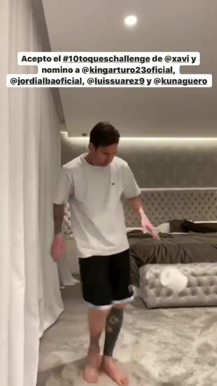 不属于地球的球感名场面梅西当年回应哈维的颠卷纸挑战