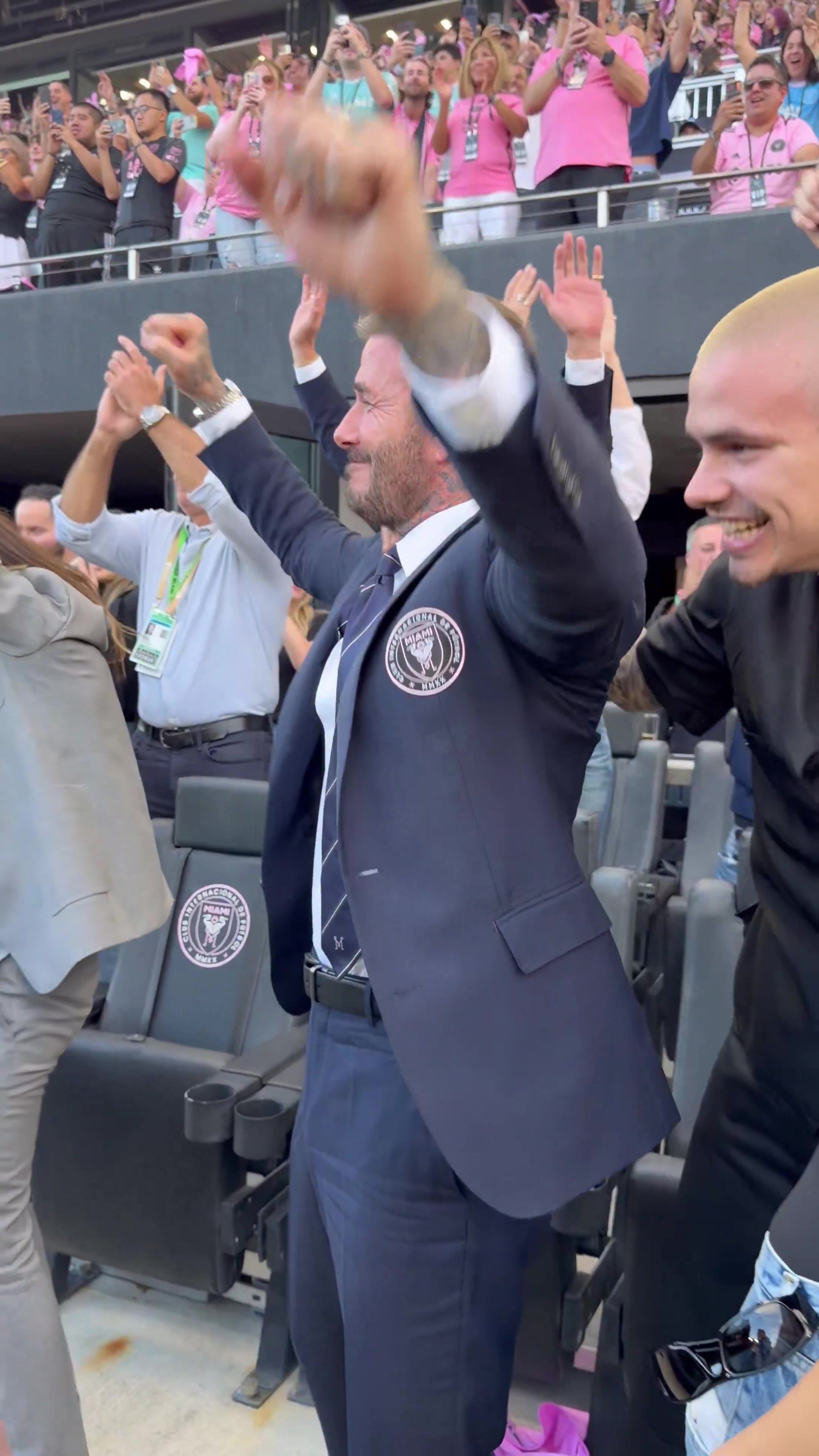 哨响时刻贝克汉姆一家庆祝夺冠小贝真帅小七也长大漂亮了