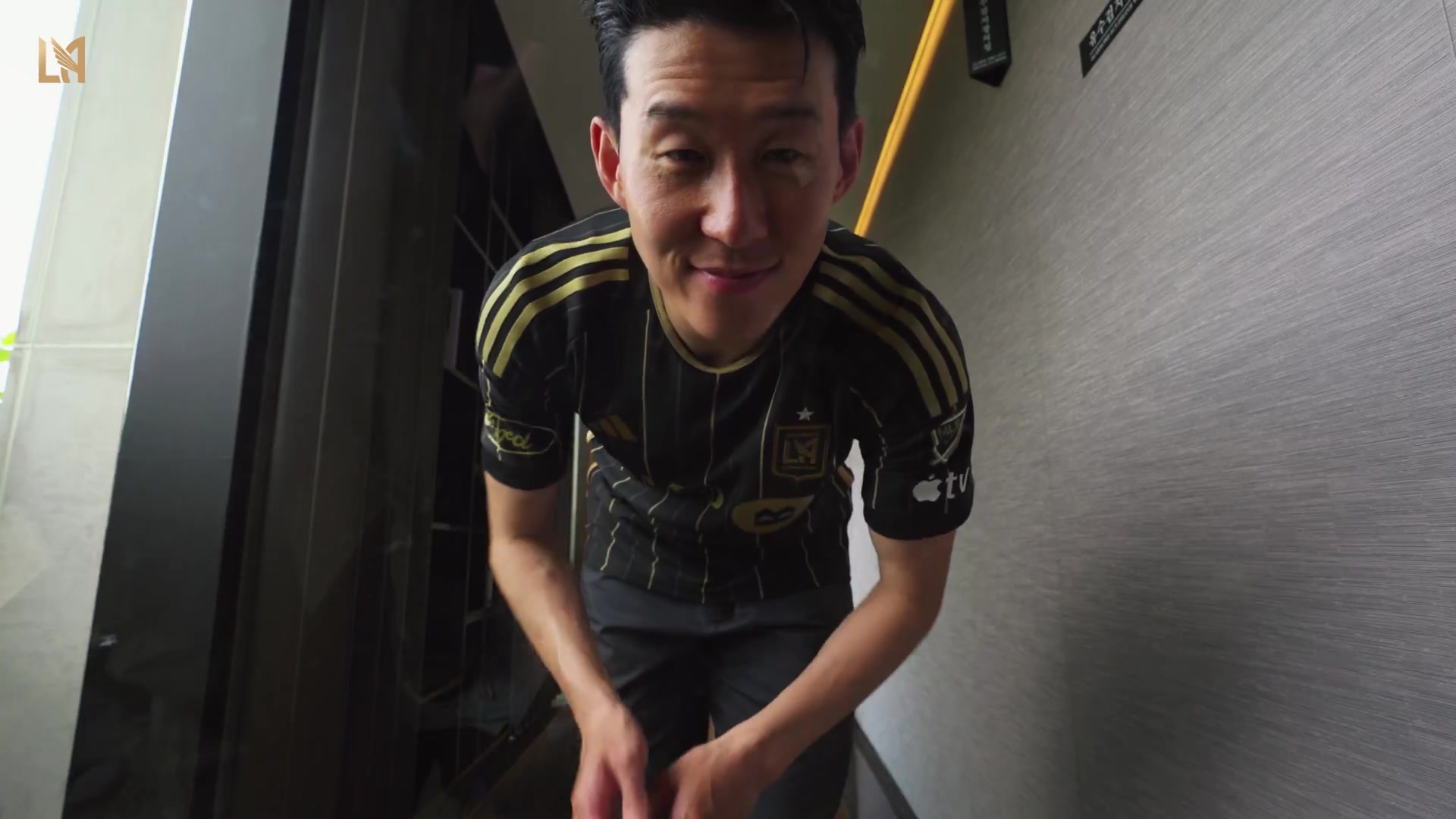 孙哥向你打招呼洛杉矶FC发布孙兴慜签名视频