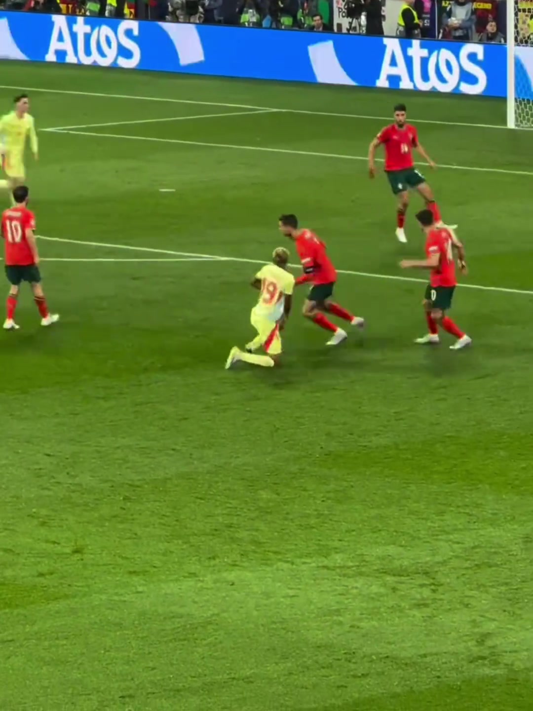 还能怎么黑️40岁C罗2次成功回防抢断亚马尔