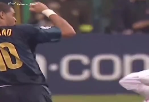 不惯着当年阿德遭瓦伦西亚球员暗算蓝黑国王直接正当防卫